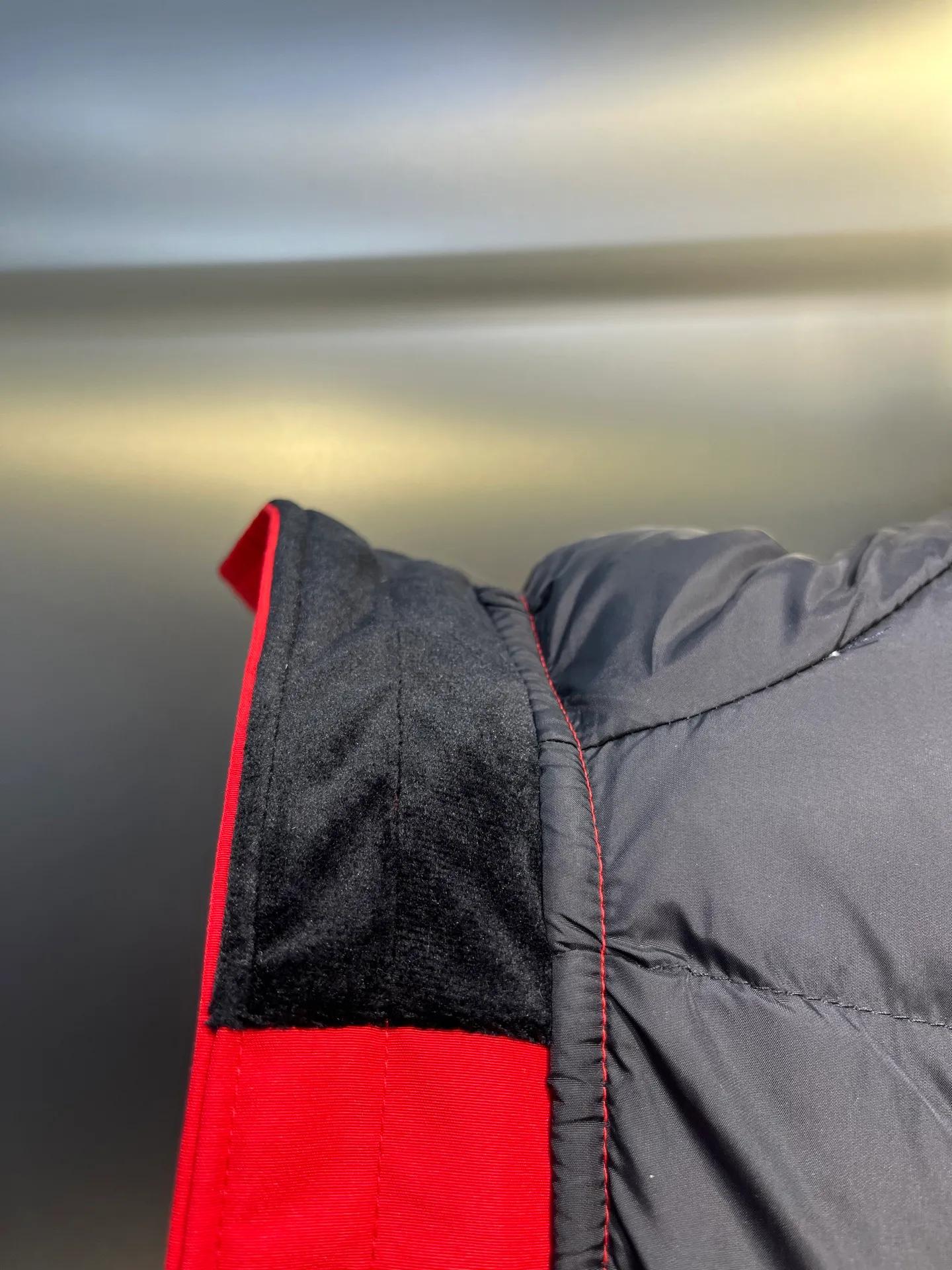 P840 𝘾𝘼𝙉𝘼𝘿𝘼 𝙂𝙊𝙊𝙎𝙀Big Goose 13# The design of Big Goose 13 is simple and elegant, a little longer than the 08 model, more suitable for men and suitable for business people. This down jacket is popular for its simple design, which is not only practical but also has a certain sense of fashion. In terms of applicability, the Daye 13 model provides good thermal insulation performance. Its thermal insulation coefficient is level 5, which can provide enough warmth and is suitable for wearing in cold environments. In addition, the Daye 13 model also has a high cost performance. Compared with other models, it provides a better balance between price and performance, making it more competitive in the market.  size：xs-xxl